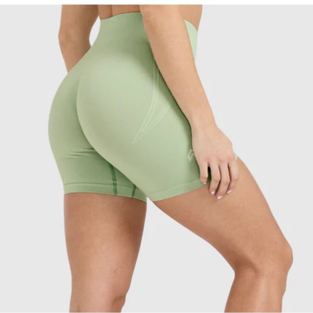 GENTLY WORN ONER ACTIVE EFFORTLESS SHORTS NO PILLING *runs small*